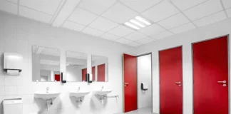 Investigan a un comerciante en Rafaela tras encontrar un dispositivo oculto en el baño del personal